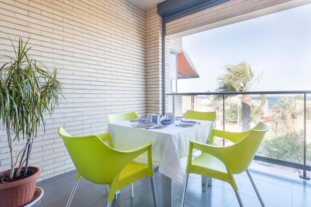Confortable With Views To The Sea