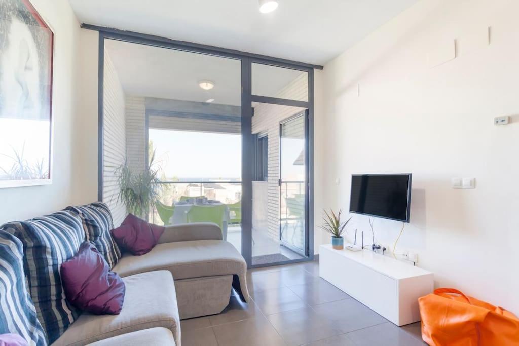 Confortable With Views To The Sea